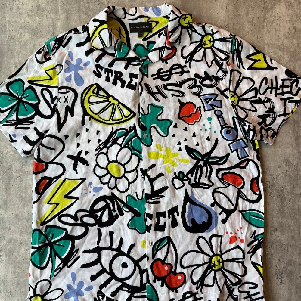No boundries y2k graffiti graphic button downshirt short sleeve mens L